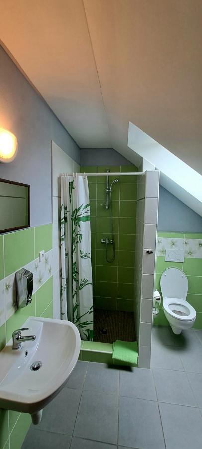 Ubytovanie U Huberta Besenova Exterior foto