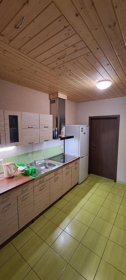 Ubytovanie U Huberta Besenova Exterior foto